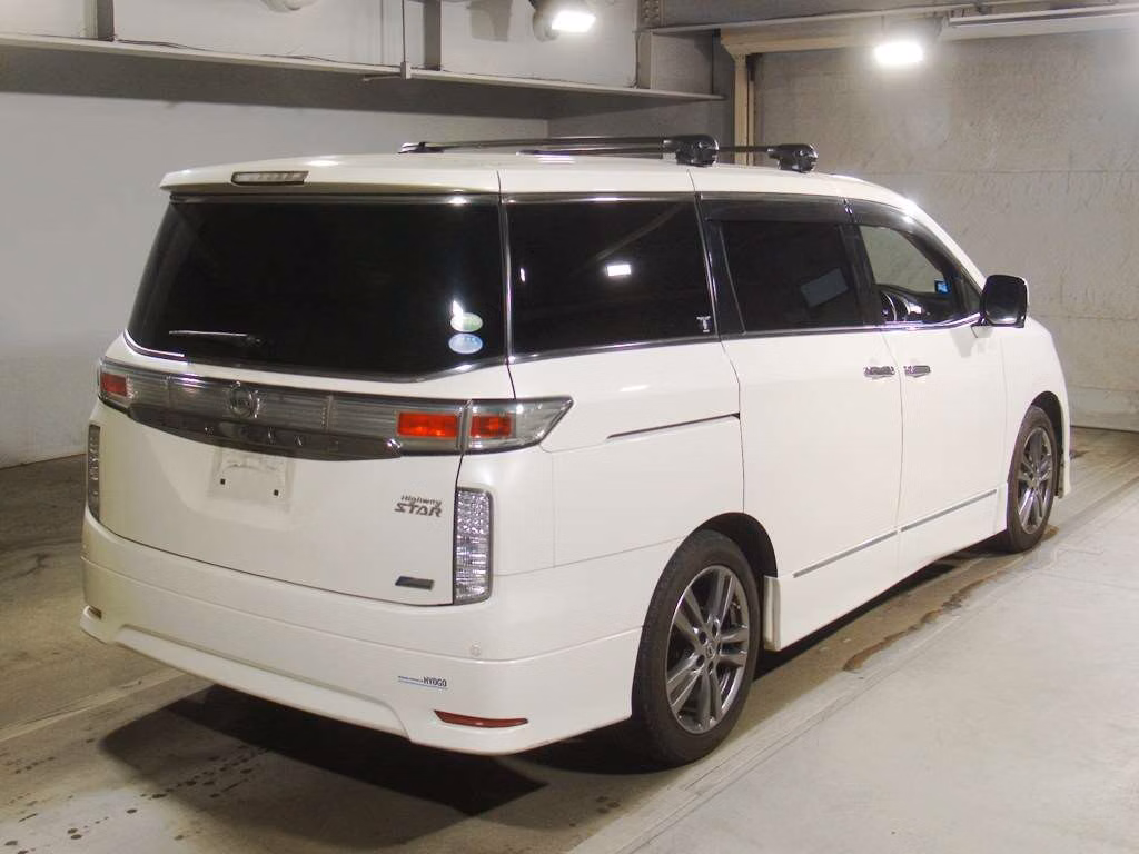 NISSAN ELGRAND
