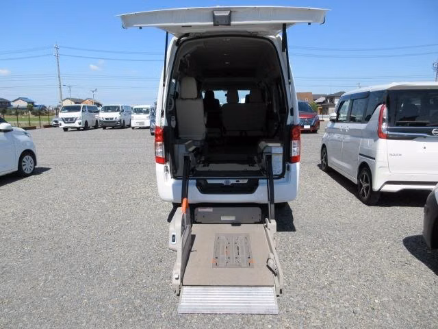 NISSAN NV350 CARAVAN