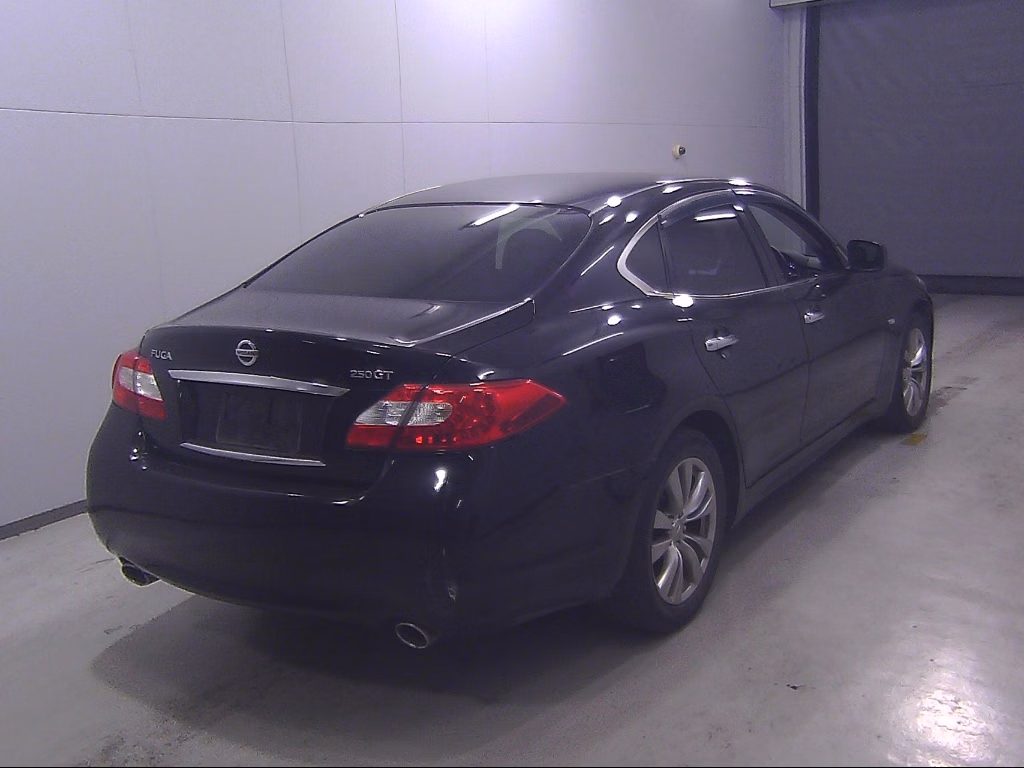 NISSAN FUGA