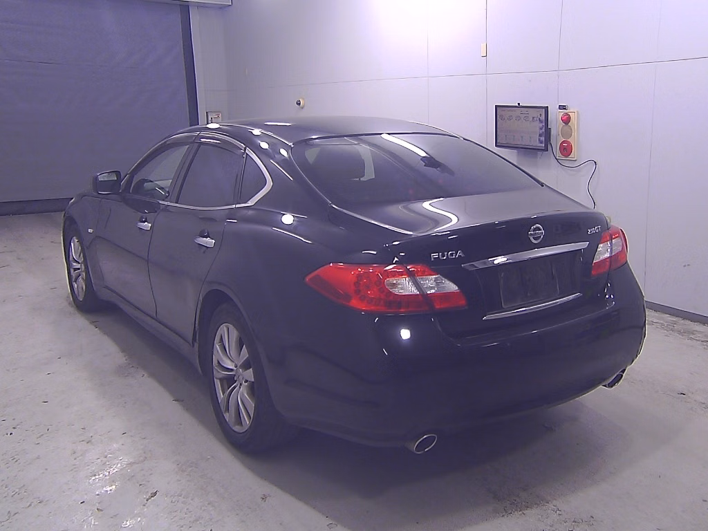 NISSAN FUGA