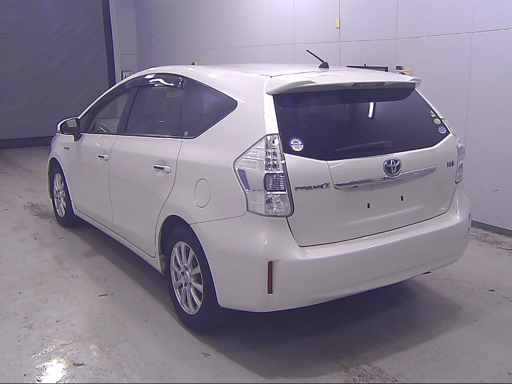 TOYOTA PRIUS ALPHA
