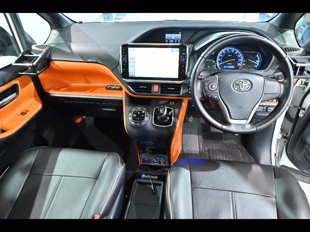 TOYOTA VOXY