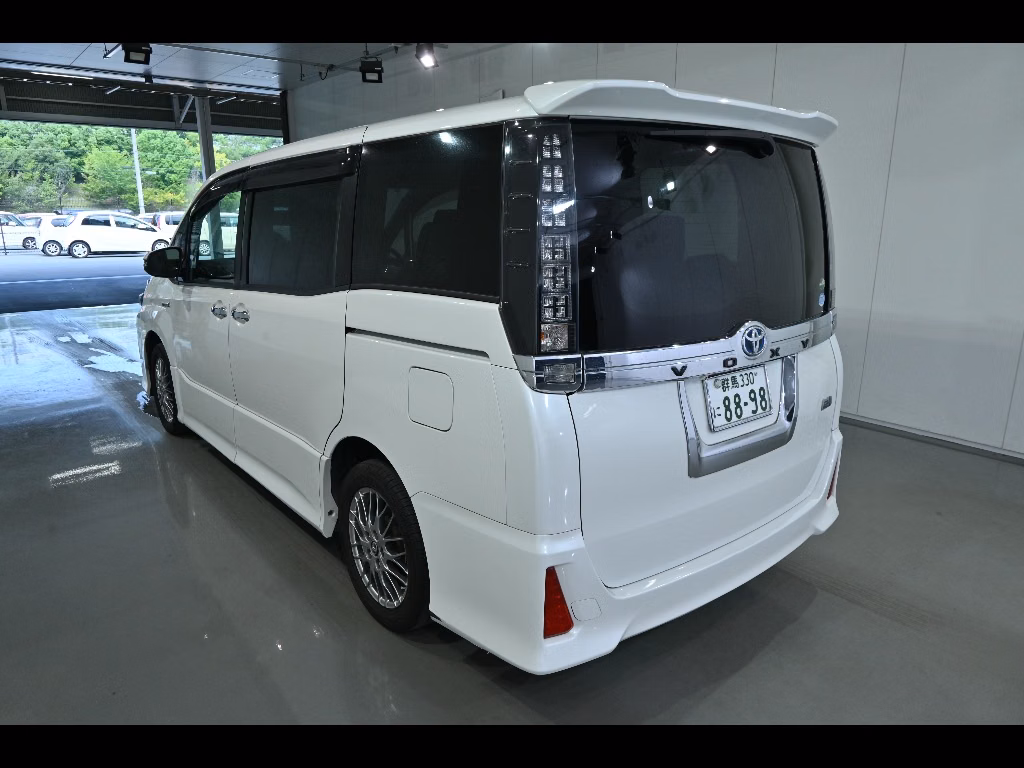 TOYOTA VOXY