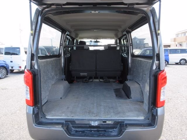 NISSAN NV350 CARAVAN