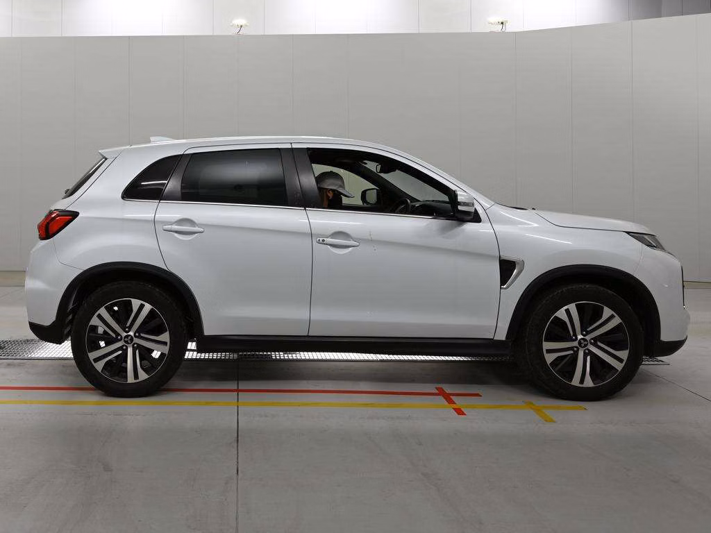 MITSUBISHI RVR
