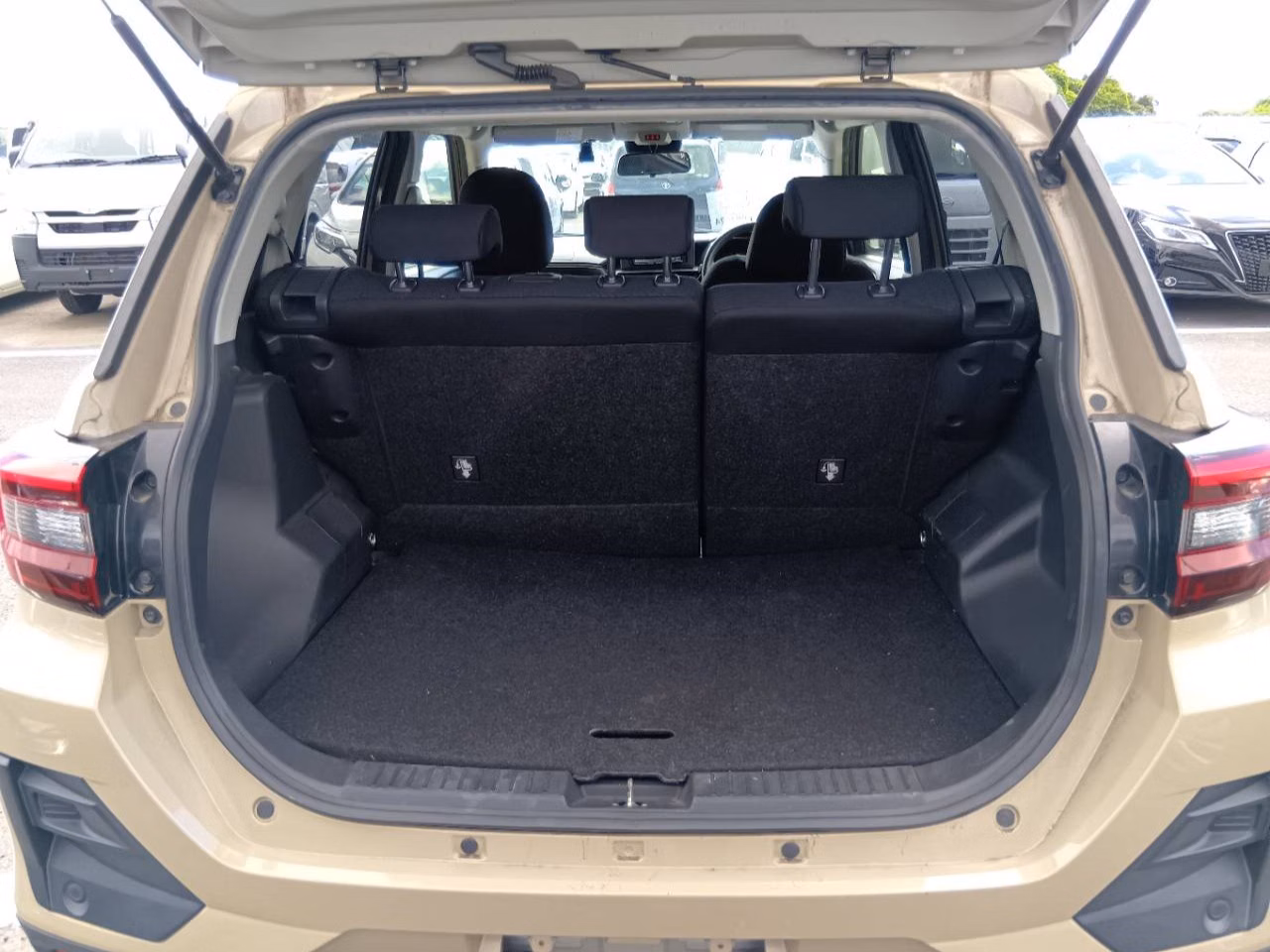 DAIHATSU ROCKY