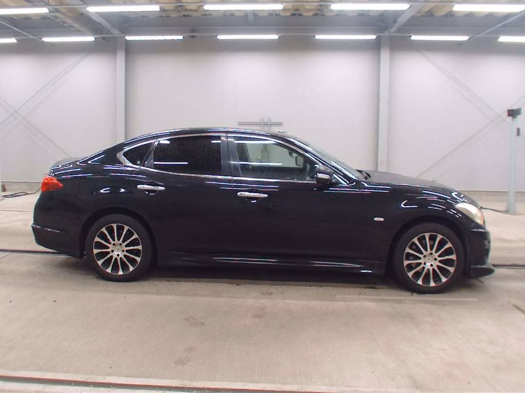 NISSAN FUGA