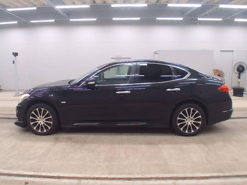 NISSAN FUGA