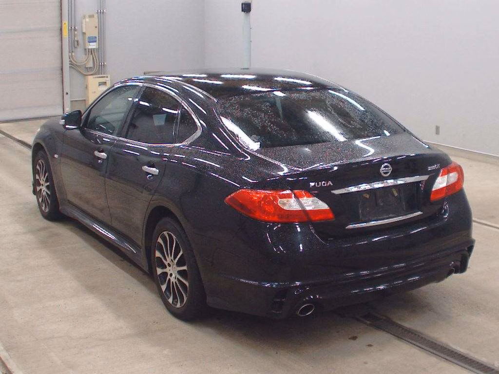 NISSAN FUGA