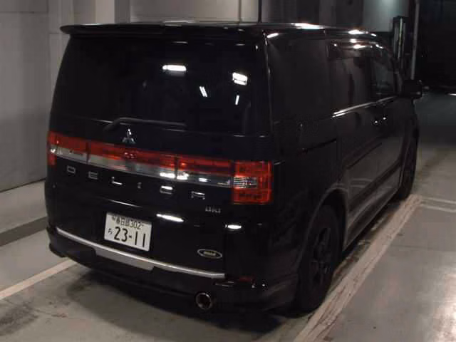 MITSUBISHI DELICA D:5