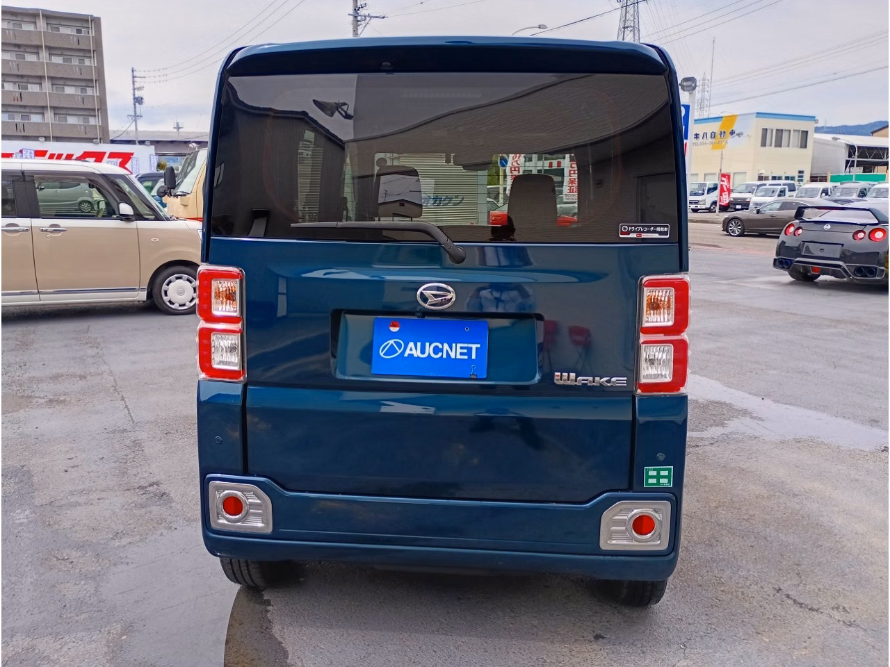 DAIHATSU WAKE