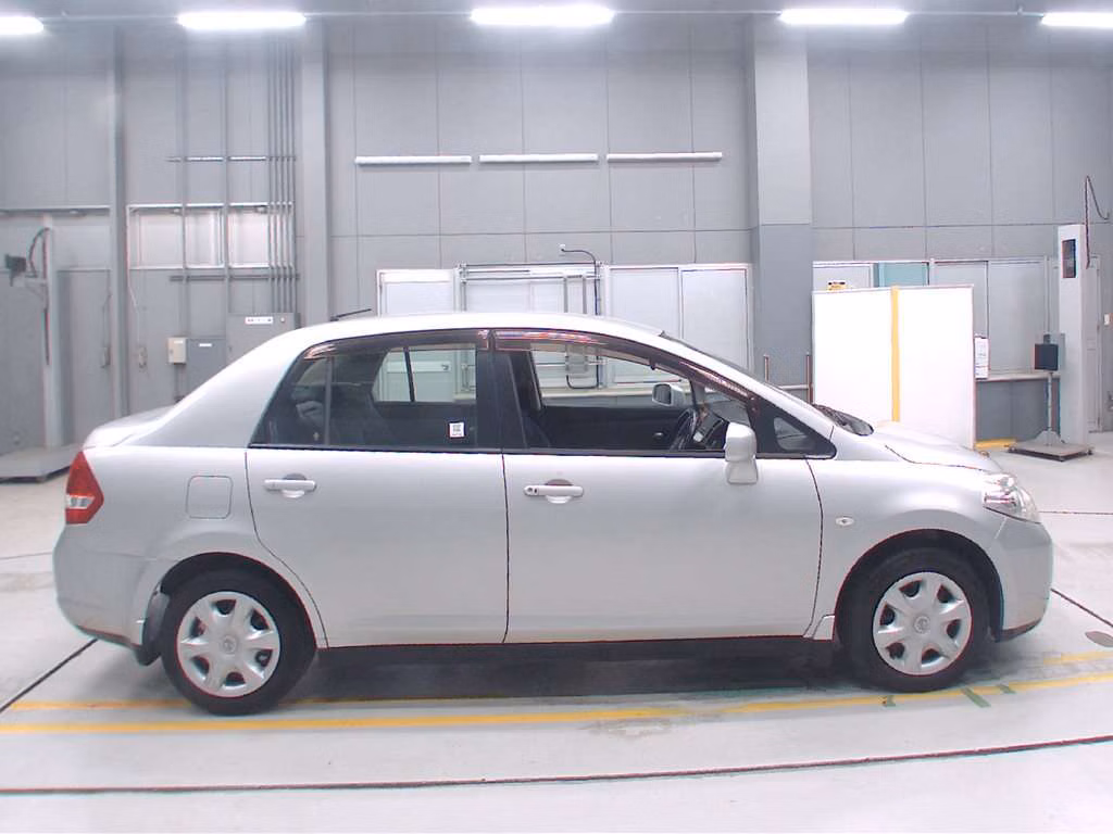 NISSAN TIIDA LATIO