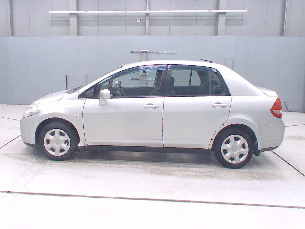 NISSAN TIIDA LATIO