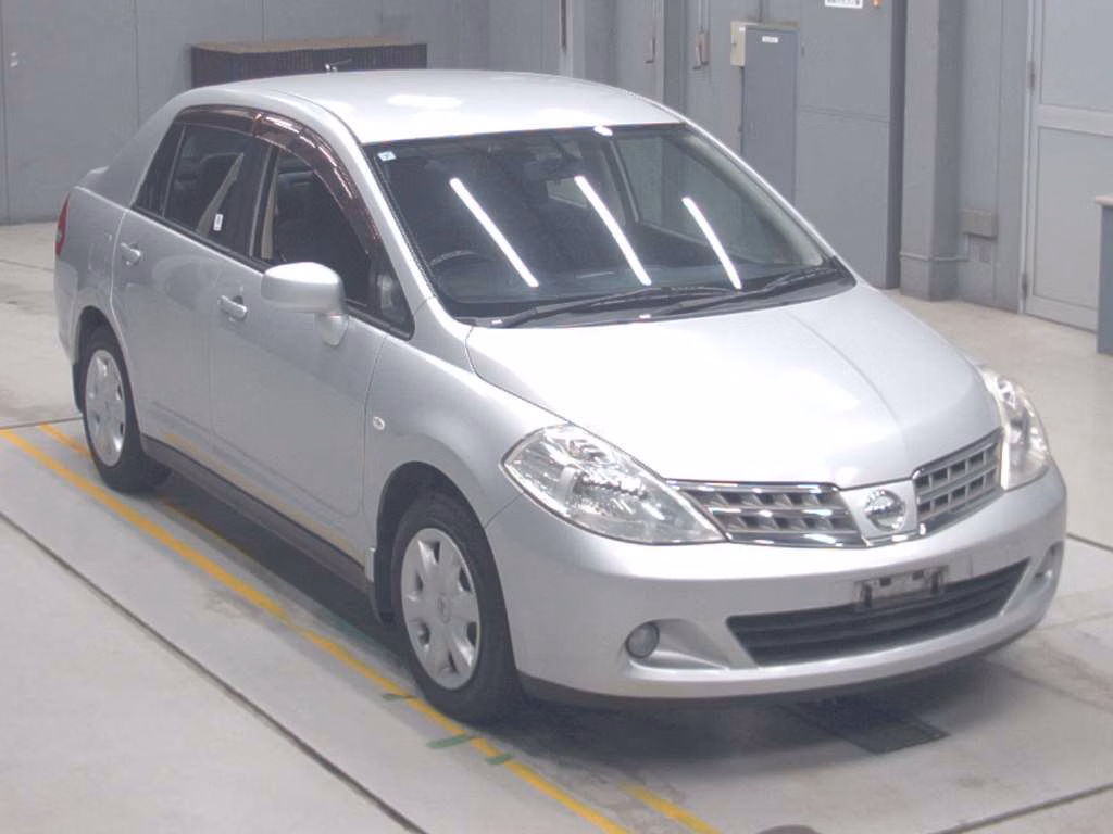 NISSAN TIIDA LATIO