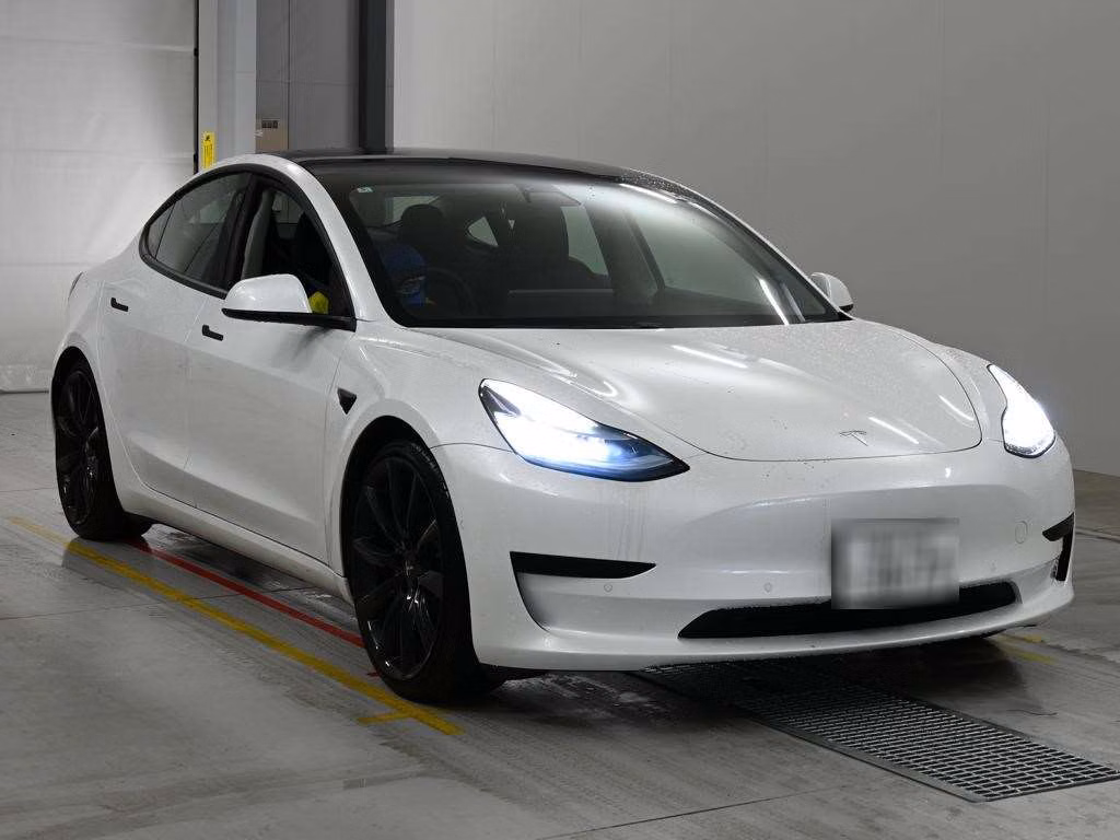TESLA MODEL 3