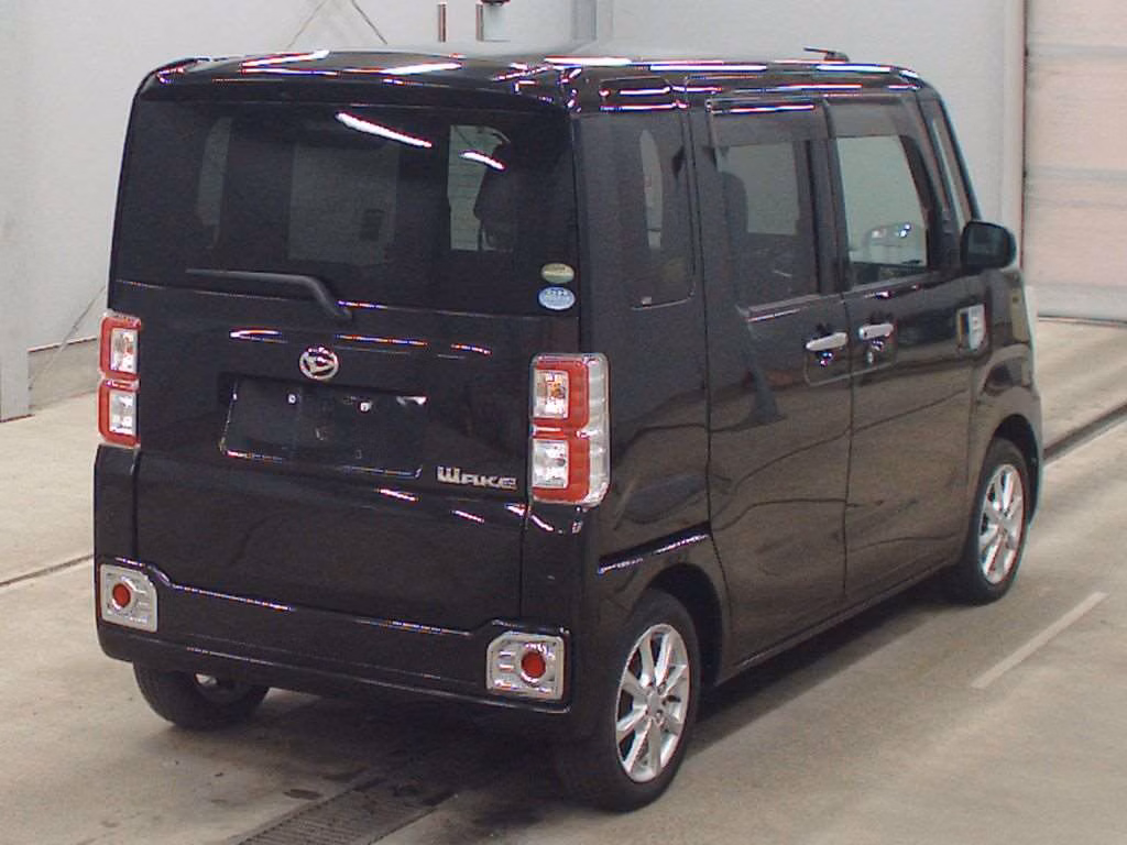 DAIHATSU WAKE