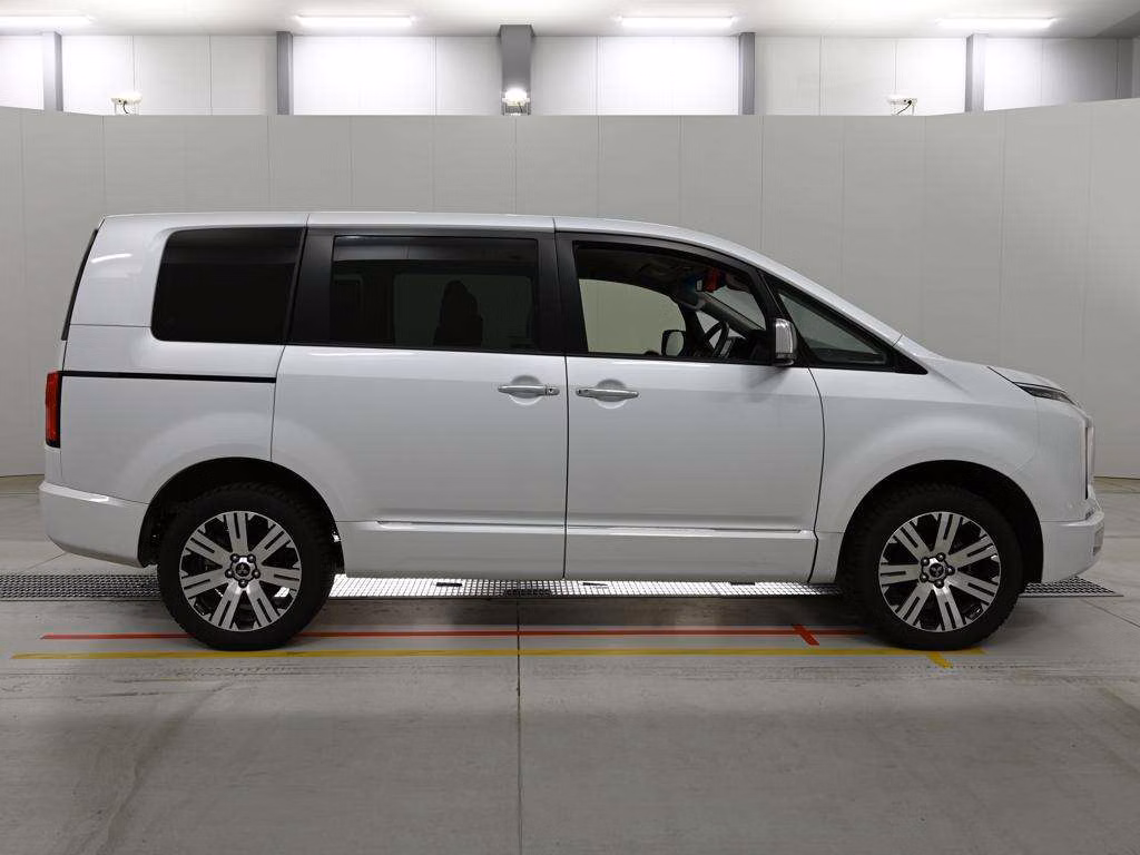 MITSUBISHI DELICA D:5