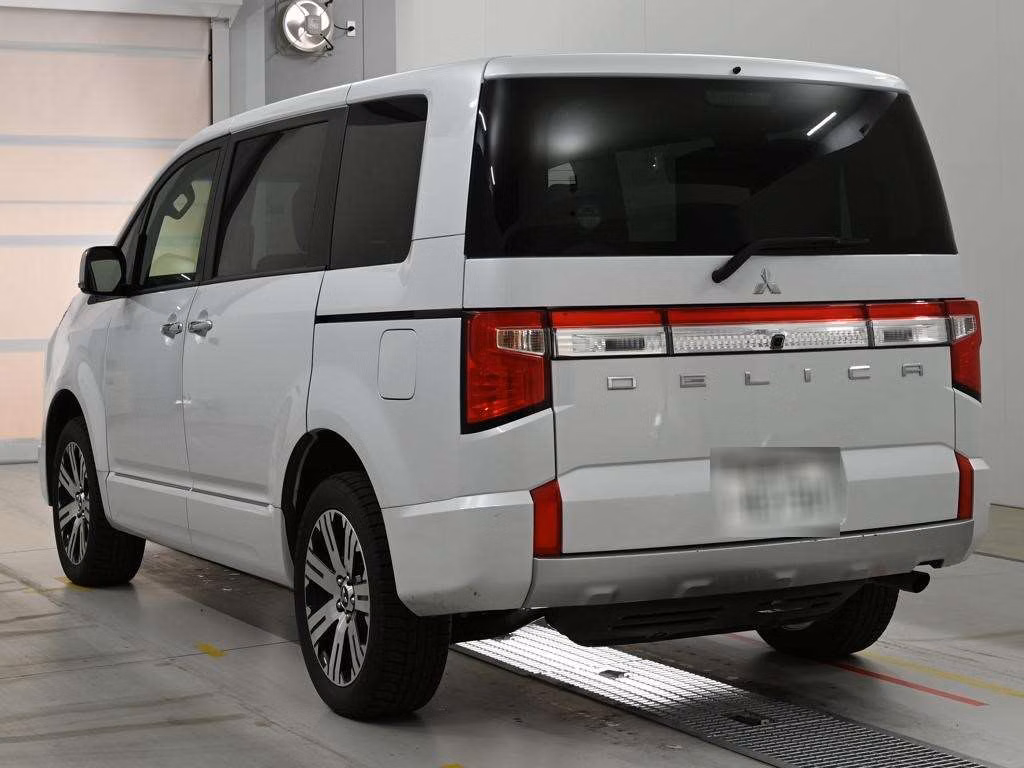 MITSUBISHI DELICA D:5