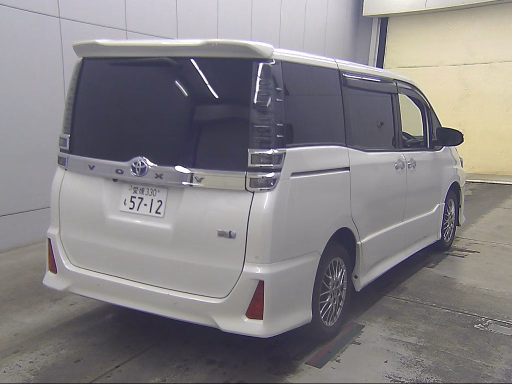 TOYOTA VOXY
