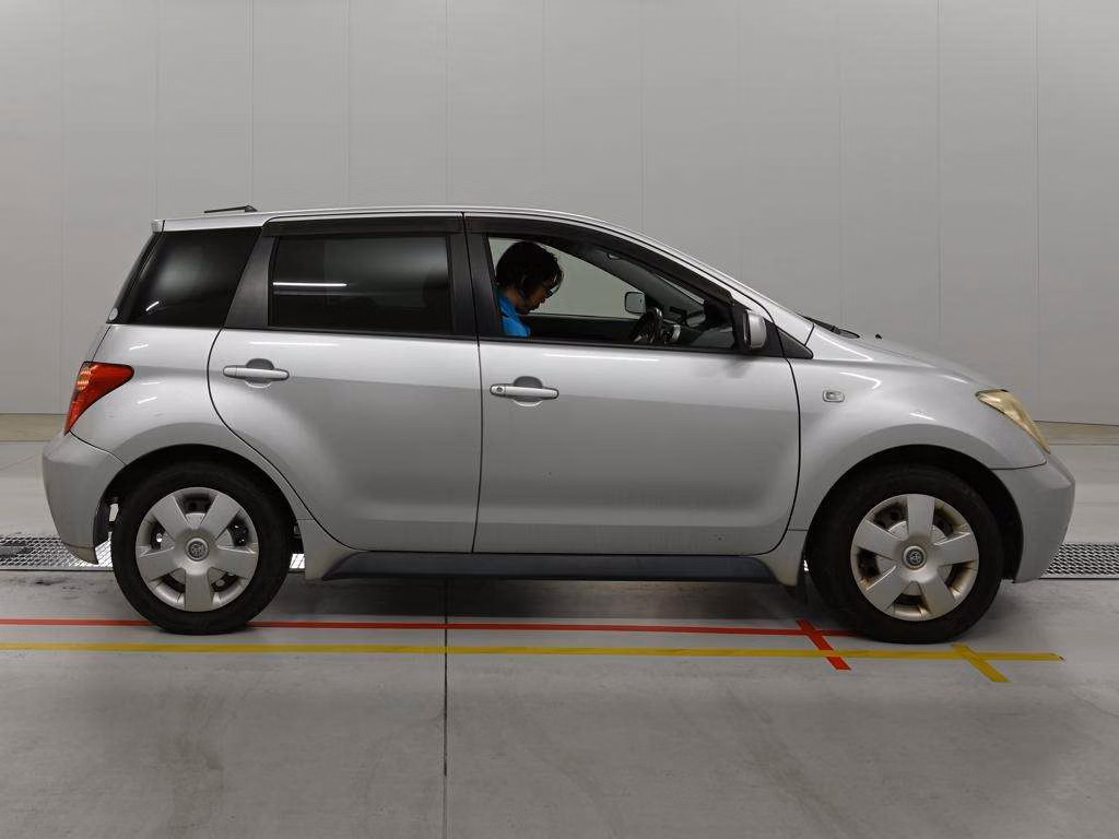 TOYOTA IST