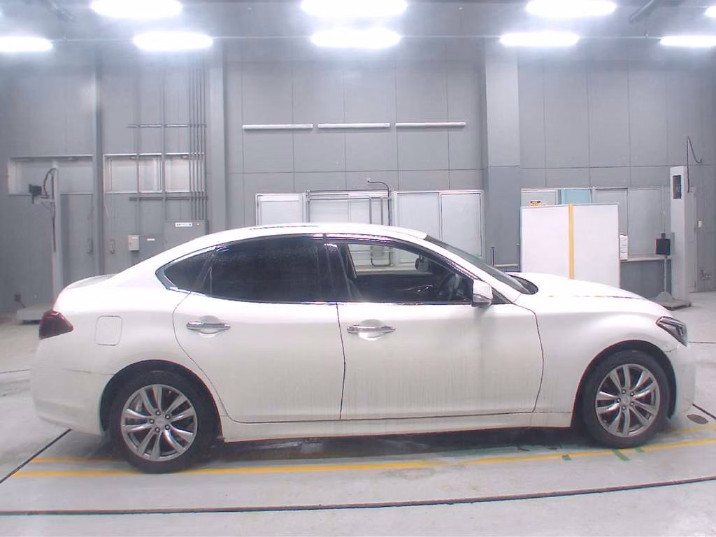 NISSAN FUGA