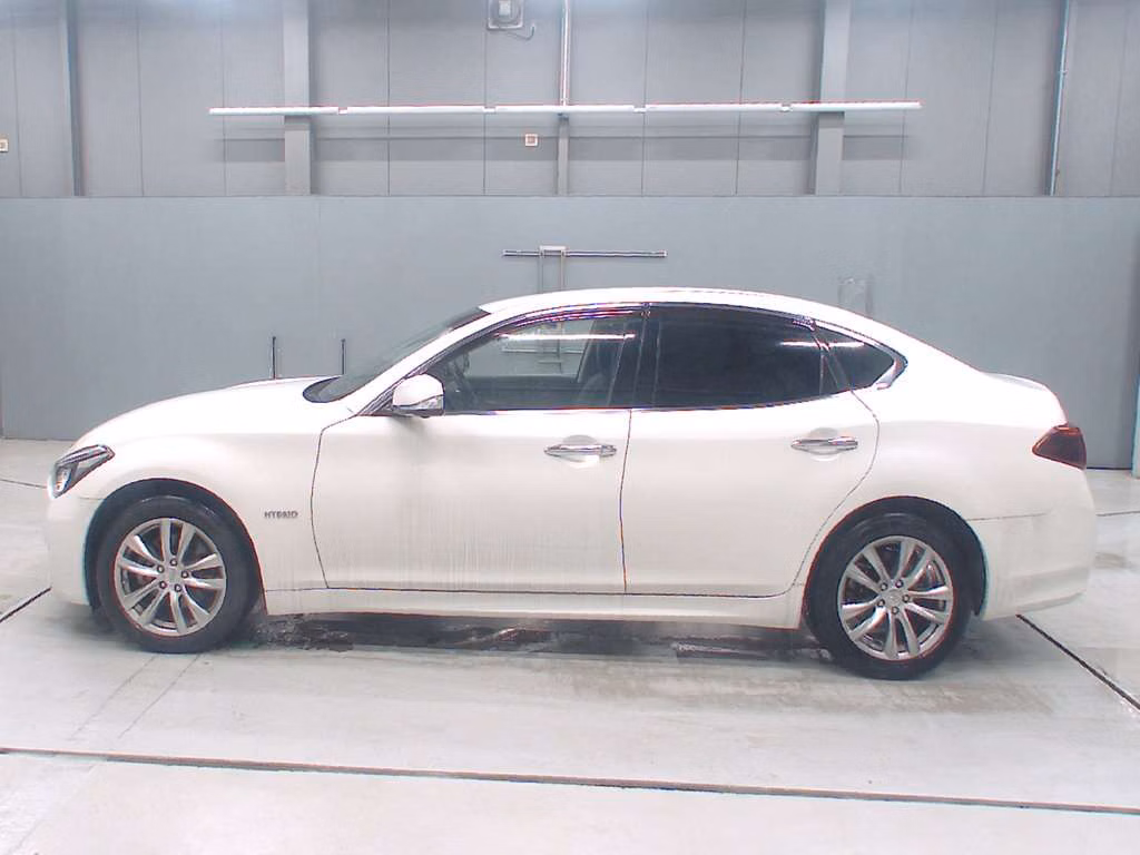 NISSAN FUGA