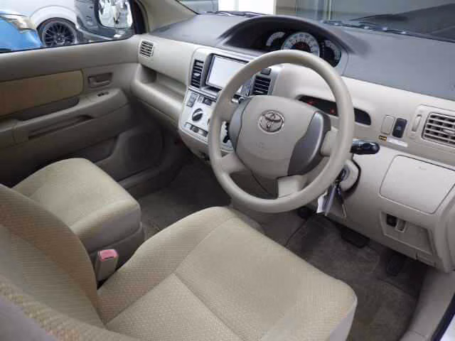 TOYOTA RAUM