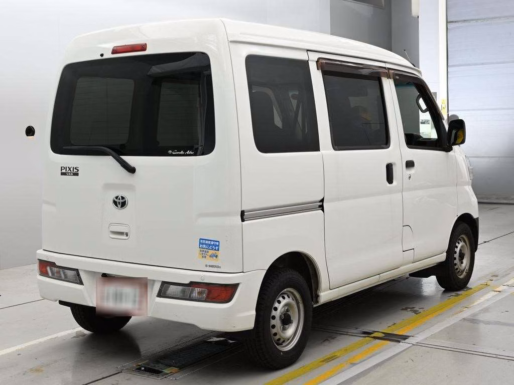 TOYOTA PIXIS VAN