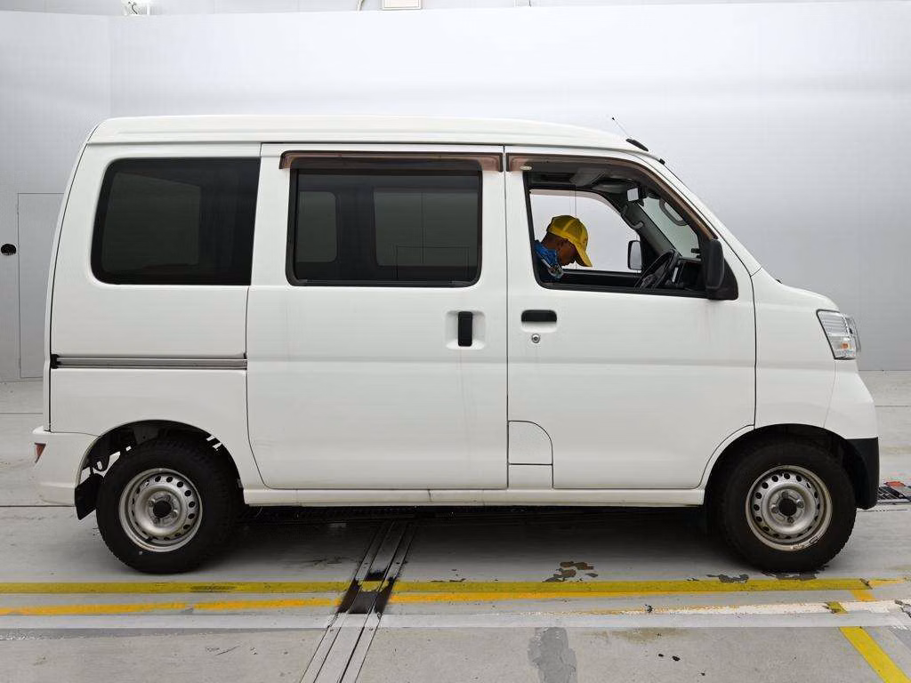 TOYOTA PIXIS VAN