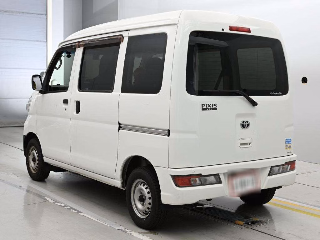 TOYOTA PIXIS VAN