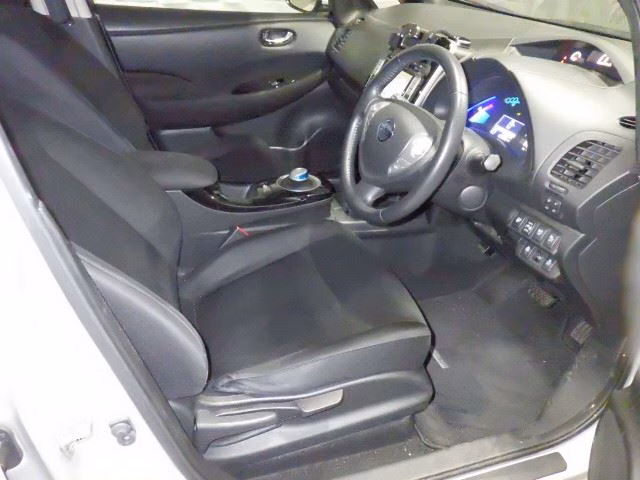 NISSAN LEAF
