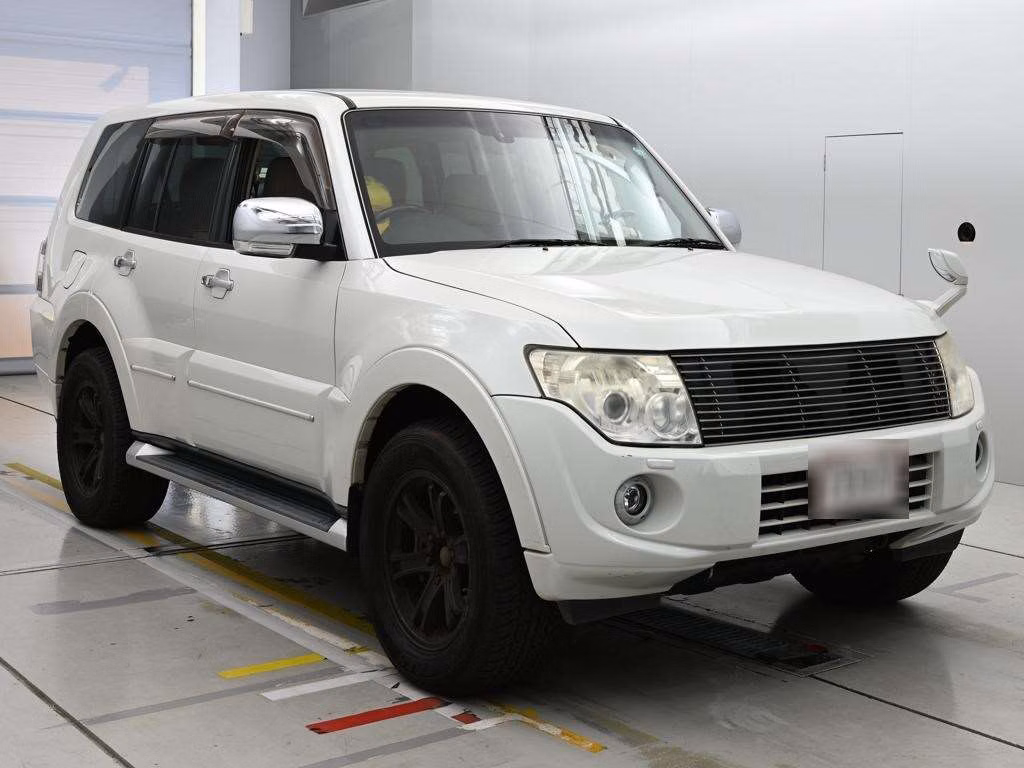 MITSUBISHI PAJERO