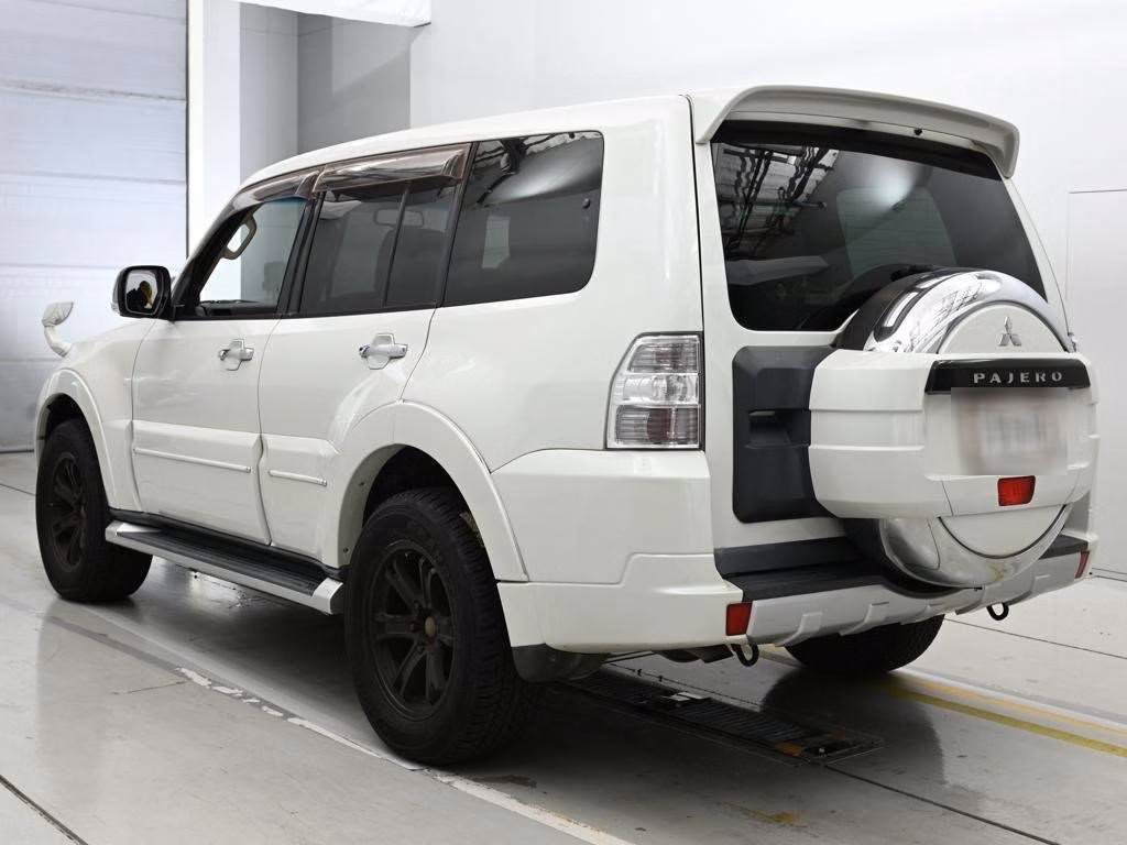 MITSUBISHI PAJERO