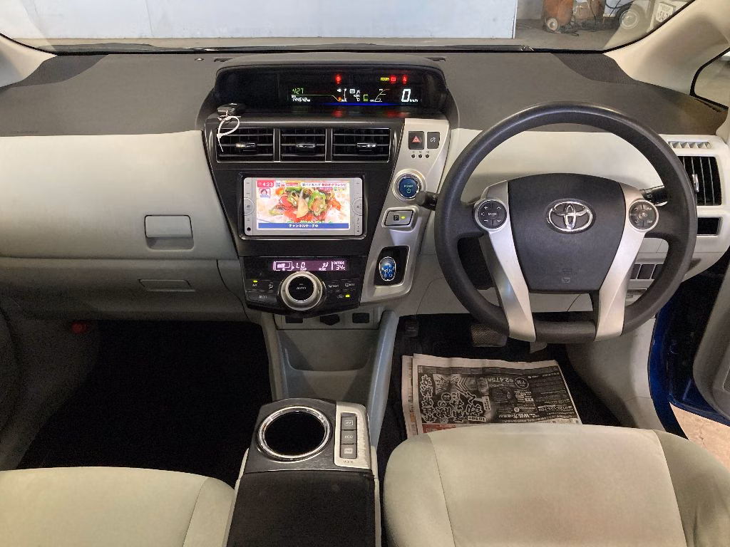 TOYOTA PRIUS ALPHA