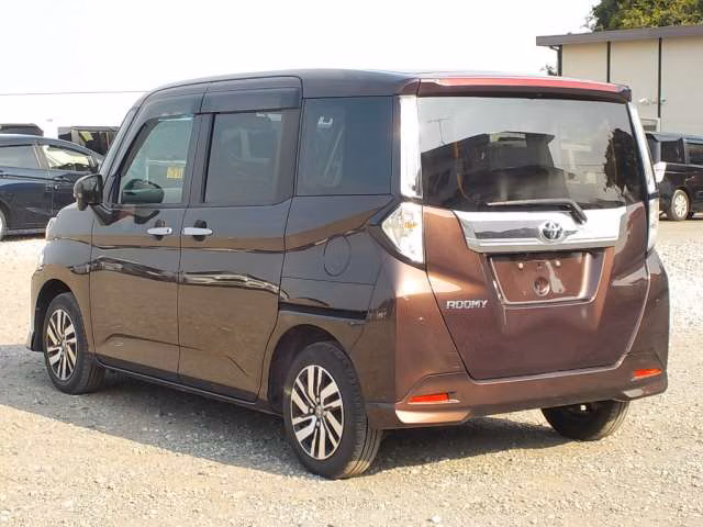 TOYOTA ROOMY
