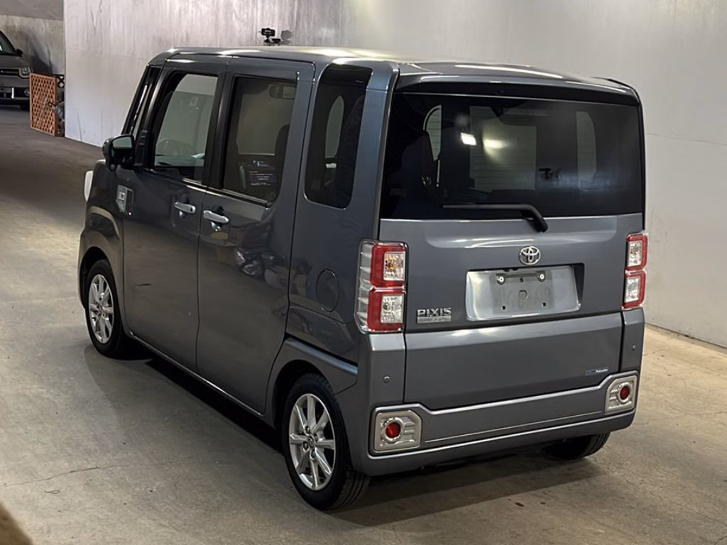 TOYOTA PIXIS MEGA