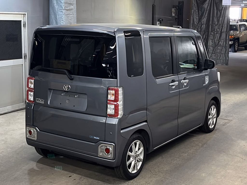 TOYOTA PIXIS MEGA