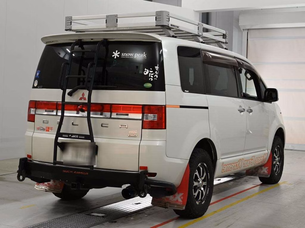 MITSUBISHI DELICA D:5
