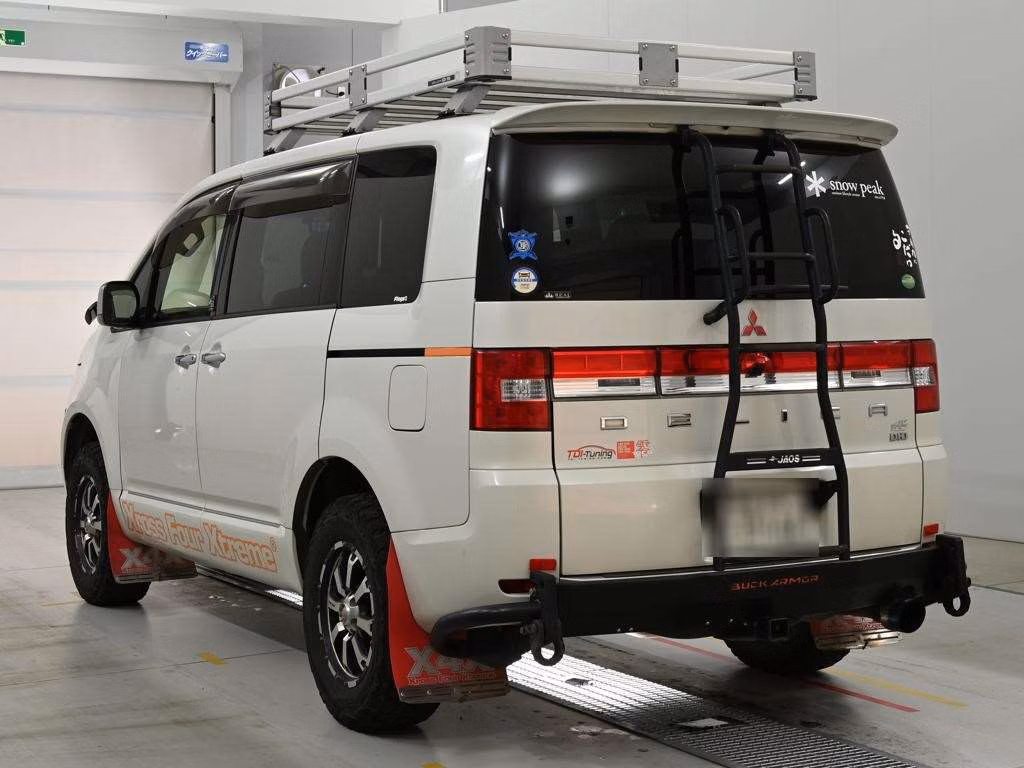 MITSUBISHI DELICA D:5