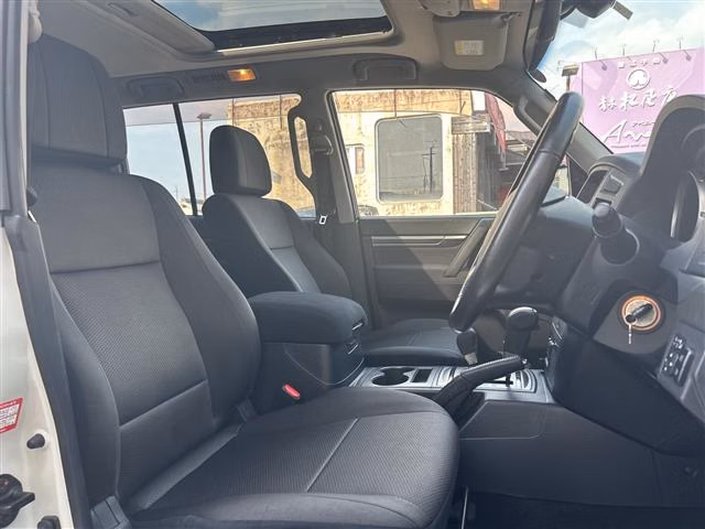 MITSUBISHI PAJERO