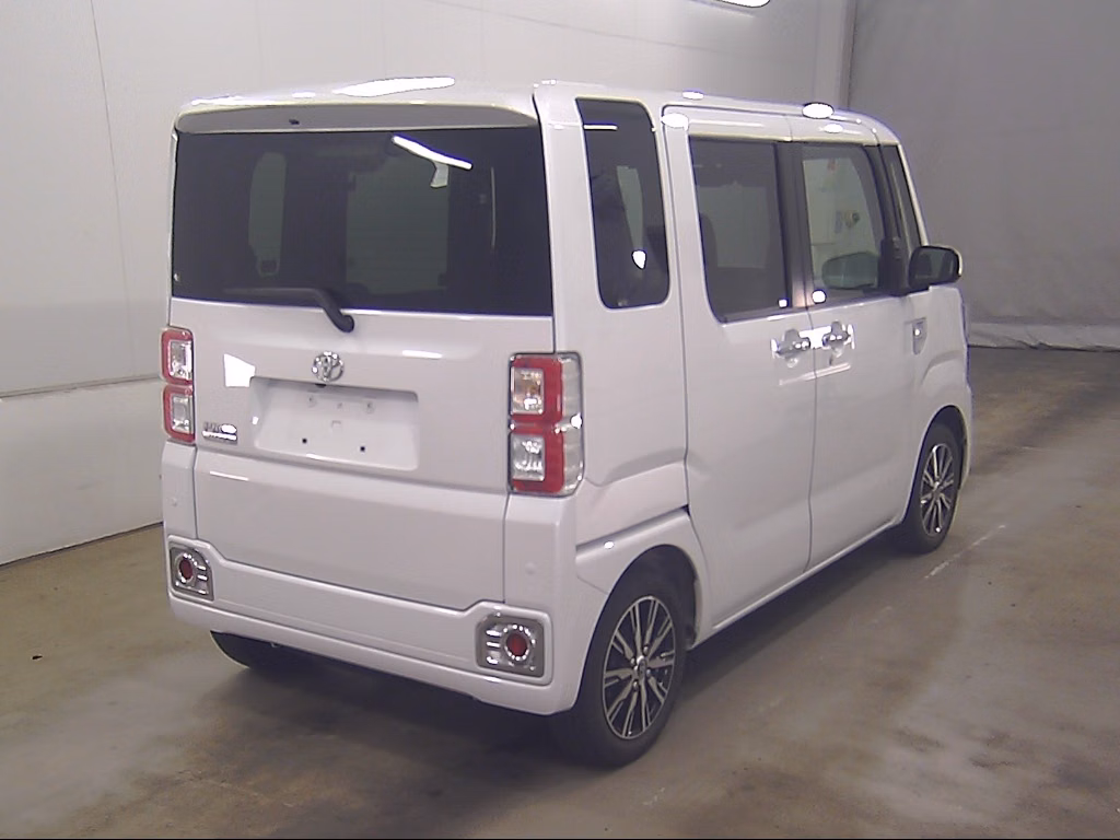 TOYOTA PIXIS MEGA