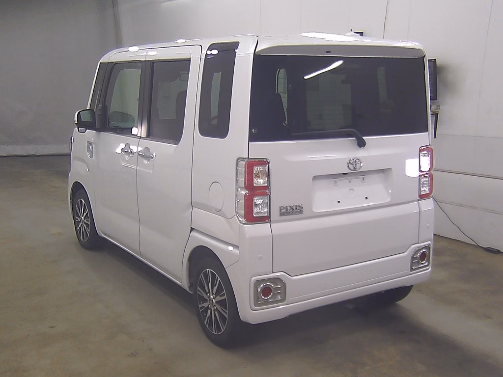TOYOTA PIXIS MEGA