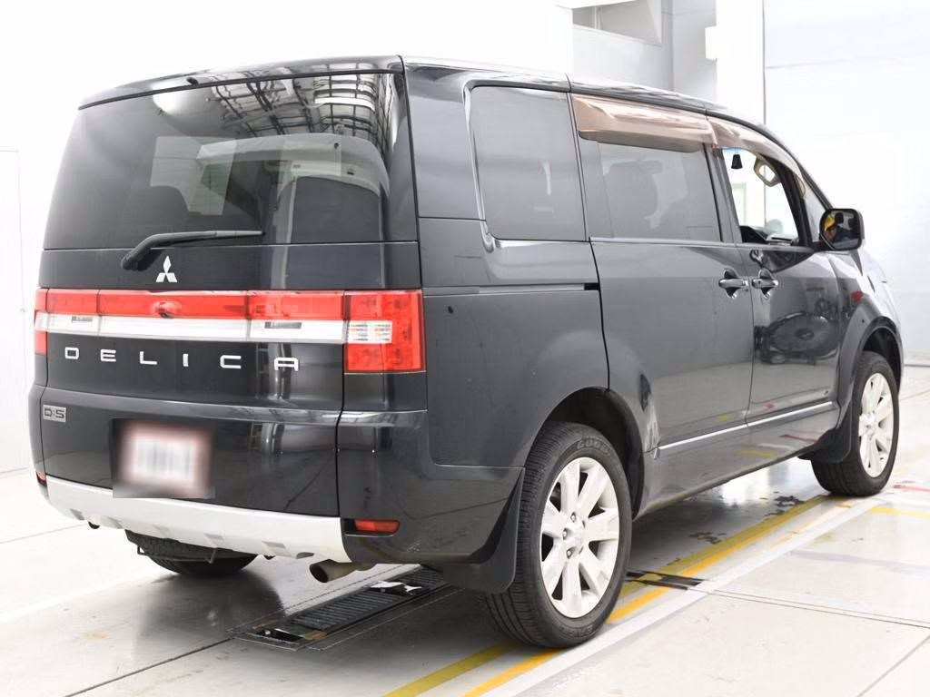 MITSUBISHI DELICA D:5