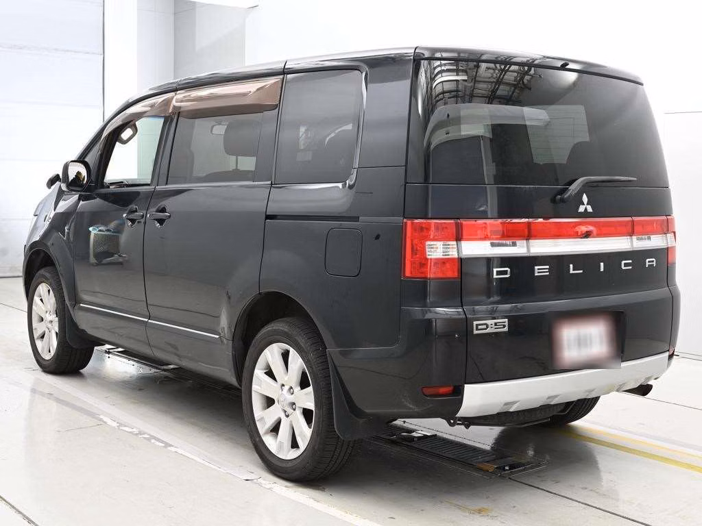 MITSUBISHI DELICA D:5