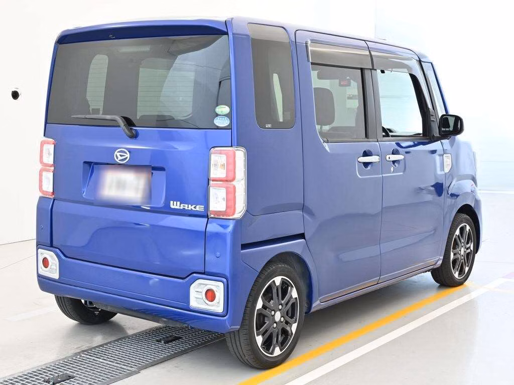 DAIHATSU WAKE