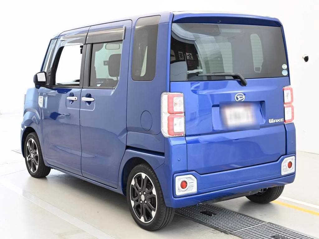 DAIHATSU WAKE