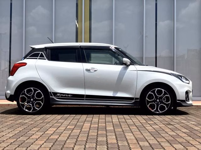 SUZUKI SWIFT
