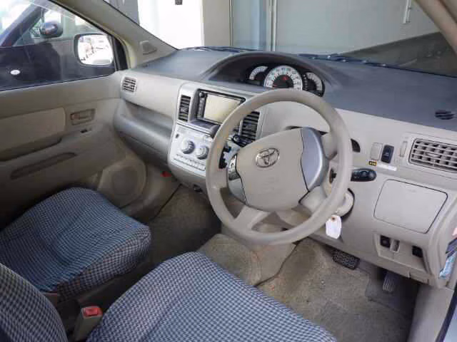 TOYOTA RAUM