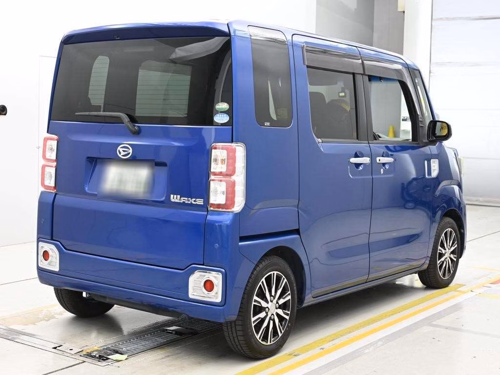 DAIHATSU WAKE
