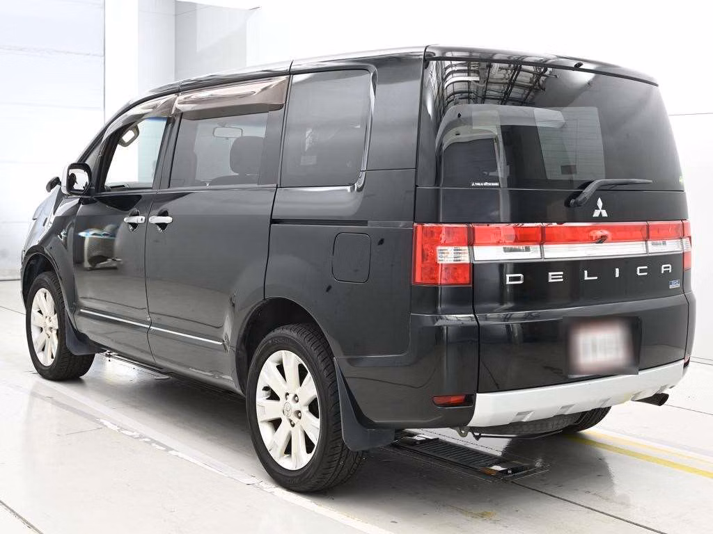 MITSUBISHI DELICA D:5
